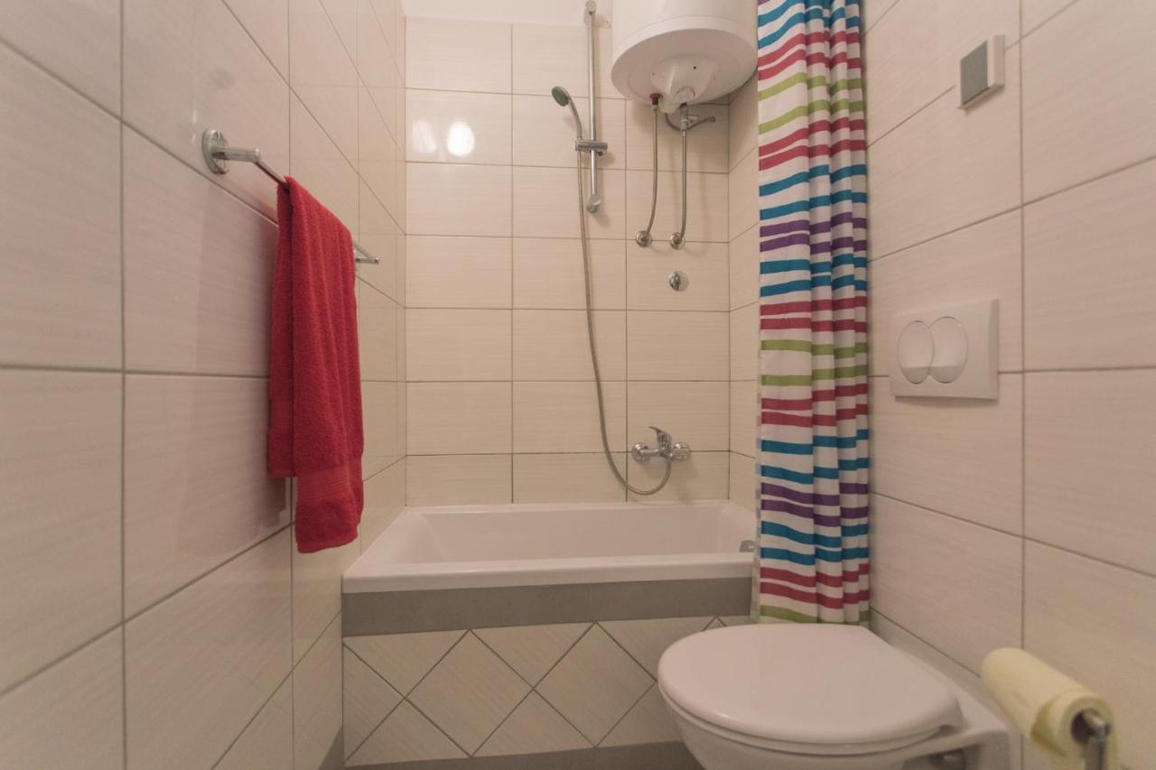 Kiwi Apartments Горни Карин Екстериор снимка