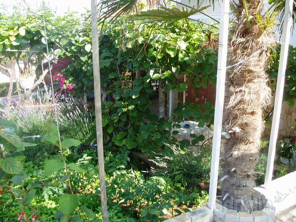 Kiwi Apartments Горни Карин Екстериор снимка