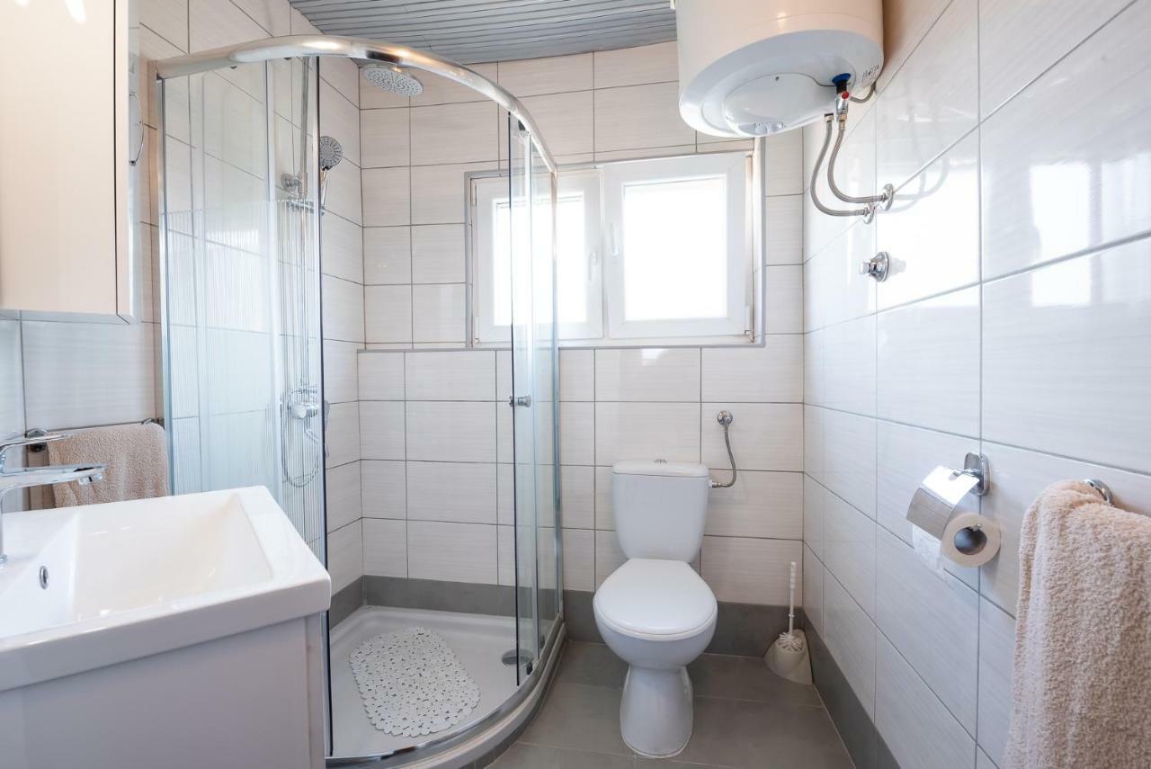 Kiwi Apartments Горни Карин Екстериор снимка