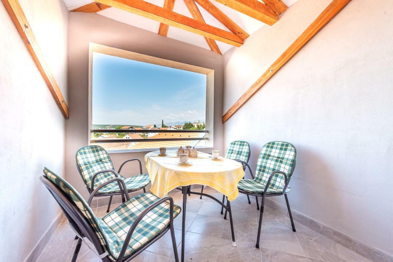 Kiwi Apartments Горни Карин Екстериор снимка