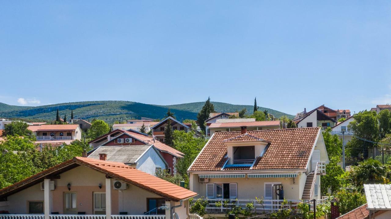 Kiwi Apartments Горни Карин Екстериор снимка
