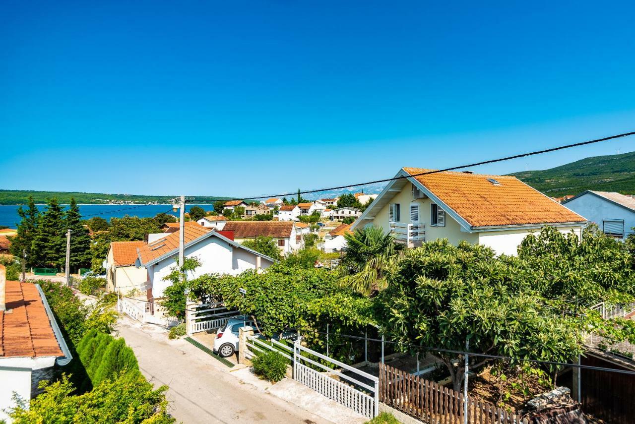 Kiwi Apartments Горни Карин Екстериор снимка