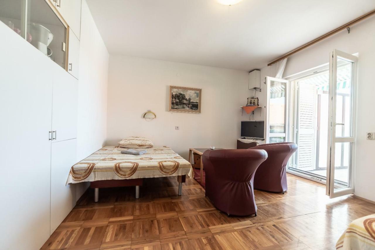 Kiwi Apartments Горни Карин Екстериор снимка