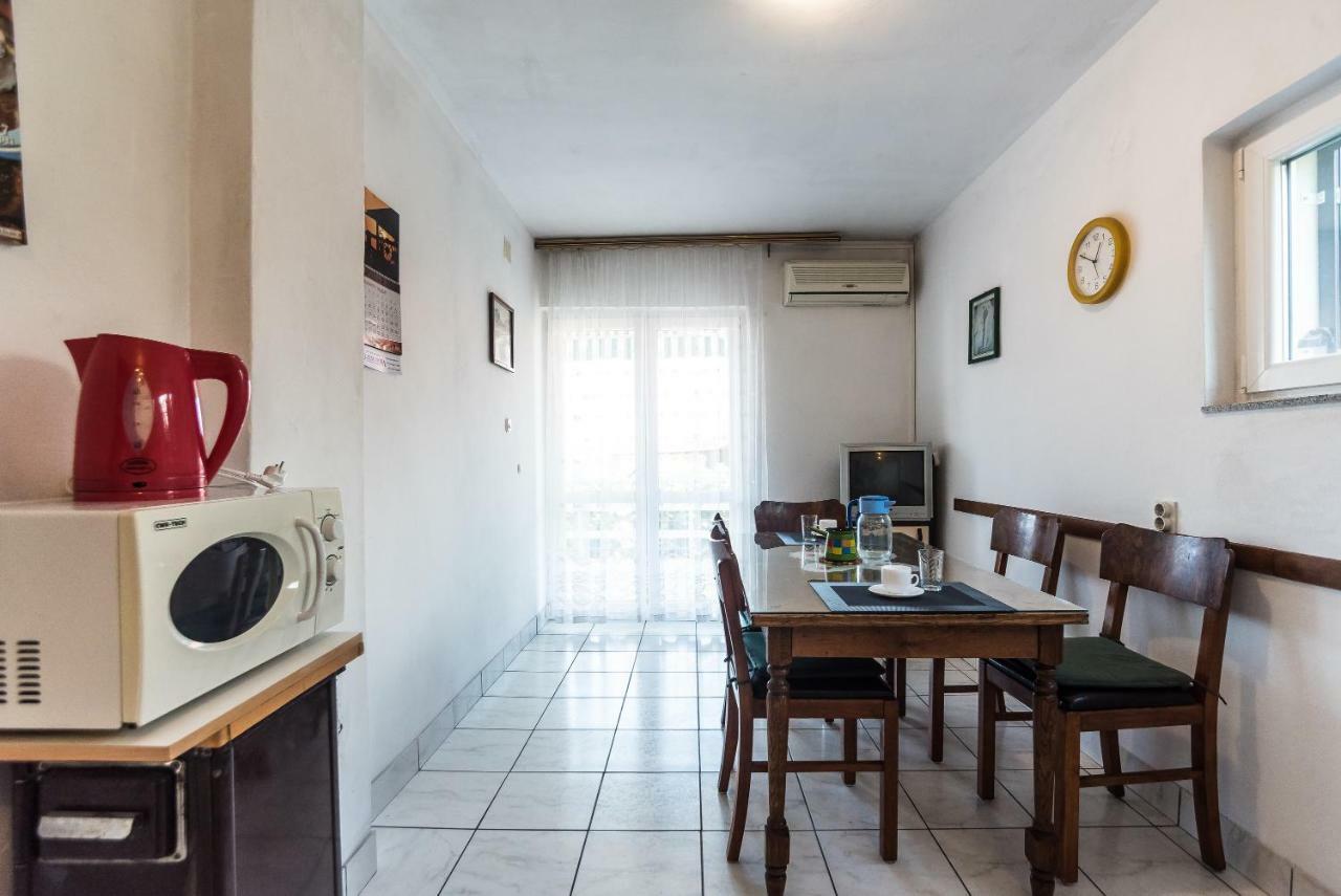 Kiwi Apartments Горни Карин Екстериор снимка