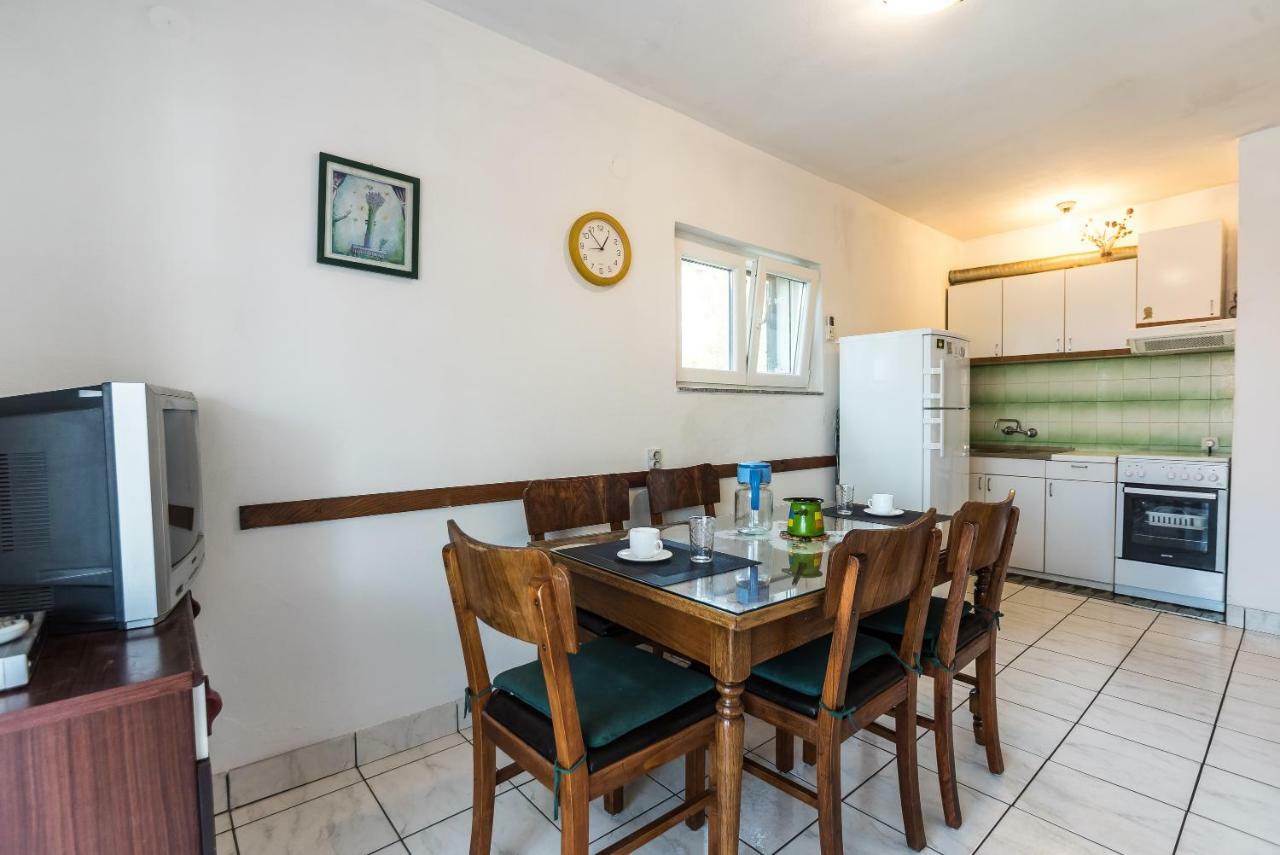 Kiwi Apartments Горни Карин Екстериор снимка