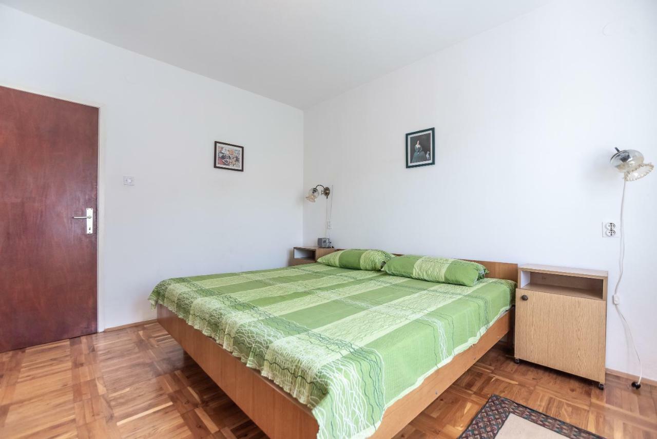 Kiwi Apartments Горни Карин Екстериор снимка