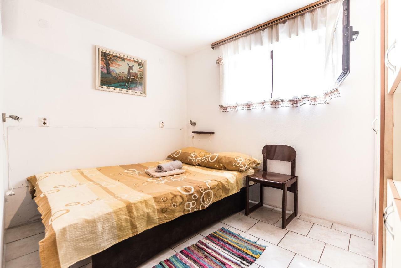 Kiwi Apartments Горни Карин Екстериор снимка