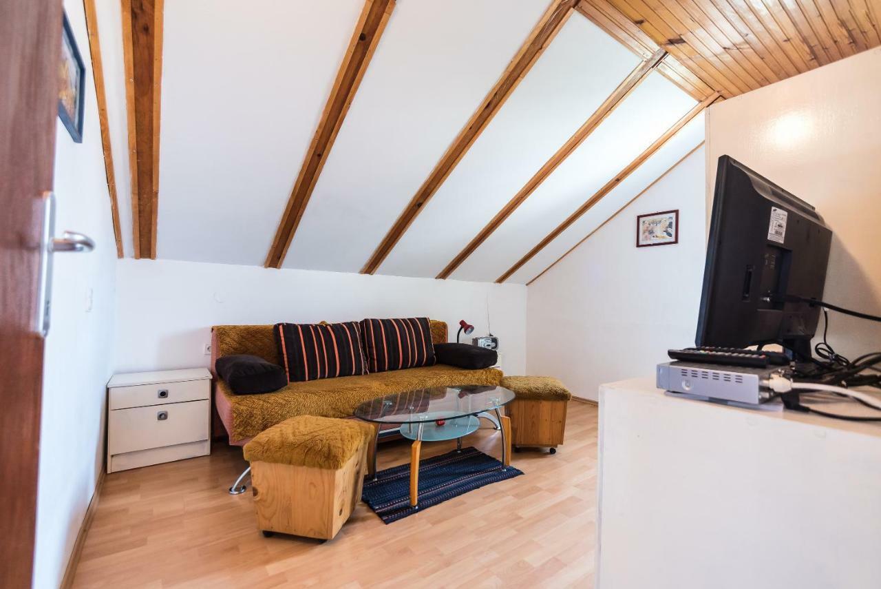 Kiwi Apartments Горни Карин Екстериор снимка