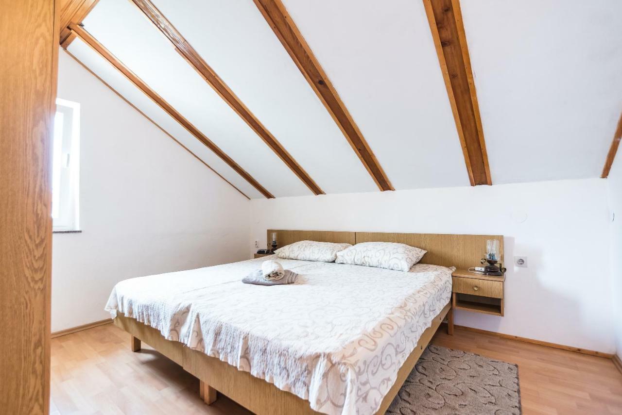 Kiwi Apartments Горни Карин Екстериор снимка