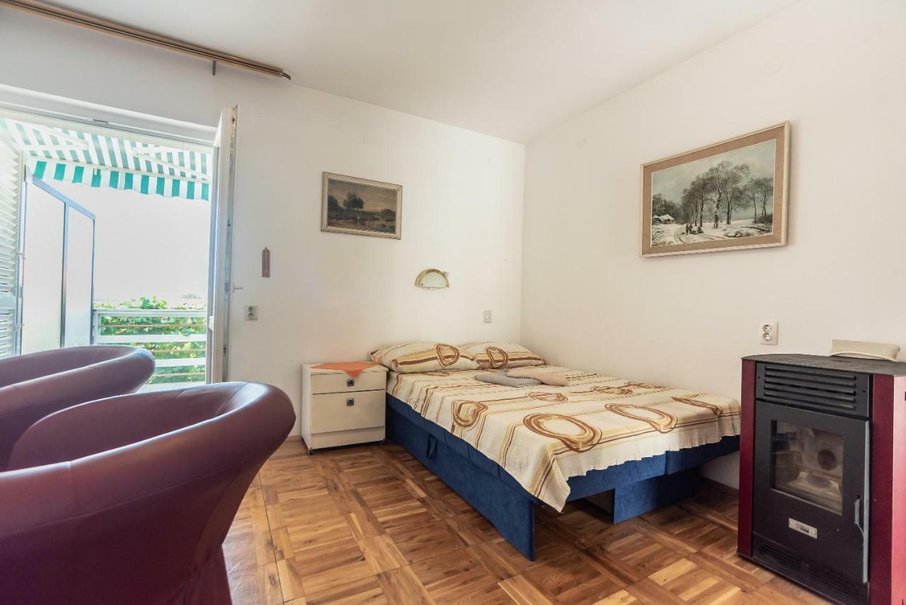 Kiwi Apartments Горни Карин Екстериор снимка