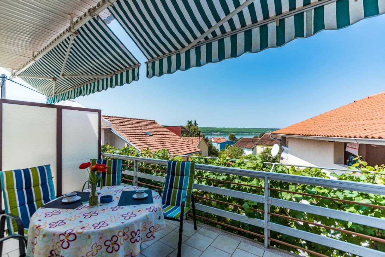 Kiwi Apartments Горни Карин Екстериор снимка