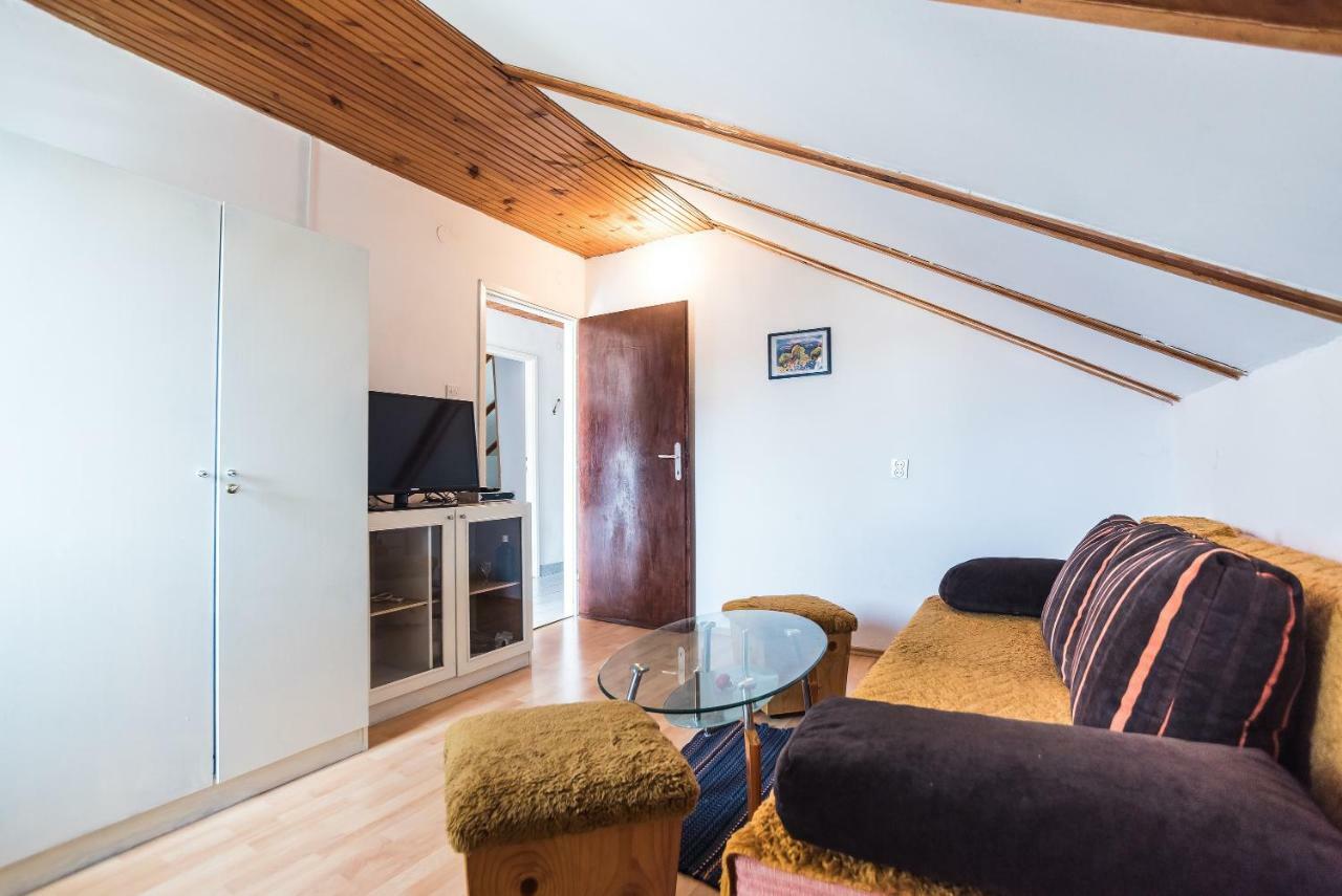 Kiwi Apartments Горни Карин Екстериор снимка