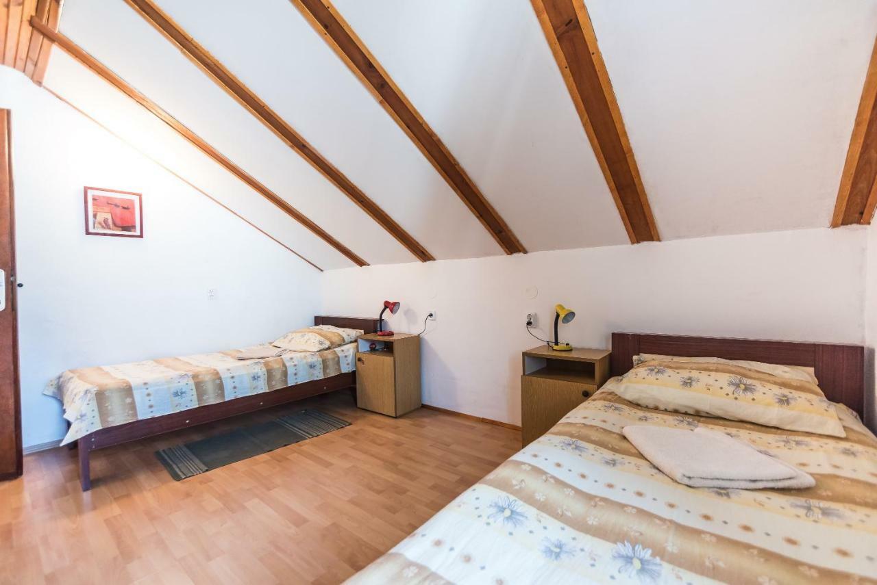 Kiwi Apartments Горни Карин Екстериор снимка