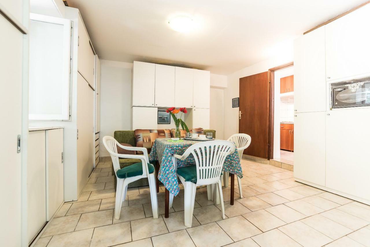 Kiwi Apartments Горни Карин Екстериор снимка