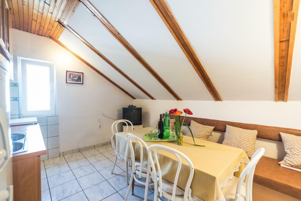 Kiwi Apartments Горни Карин Екстериор снимка