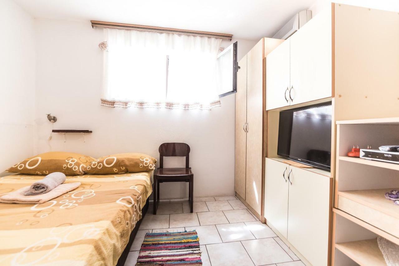 Kiwi Apartments Горни Карин Екстериор снимка