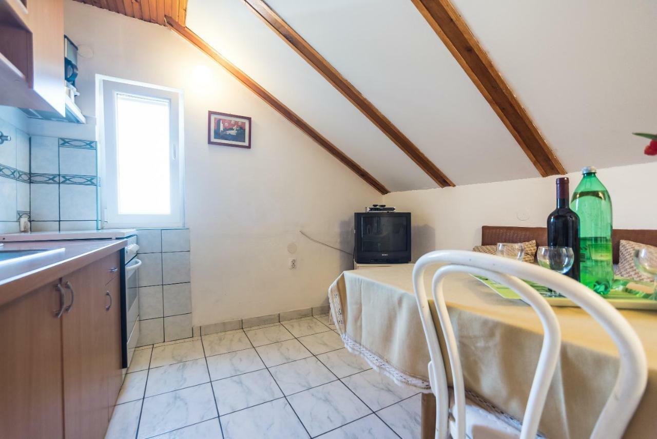 Kiwi Apartments Горни Карин Екстериор снимка