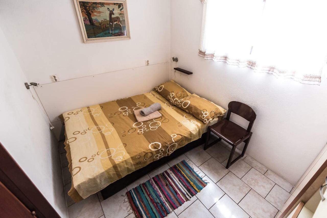 Kiwi Apartments Горни Карин Екстериор снимка