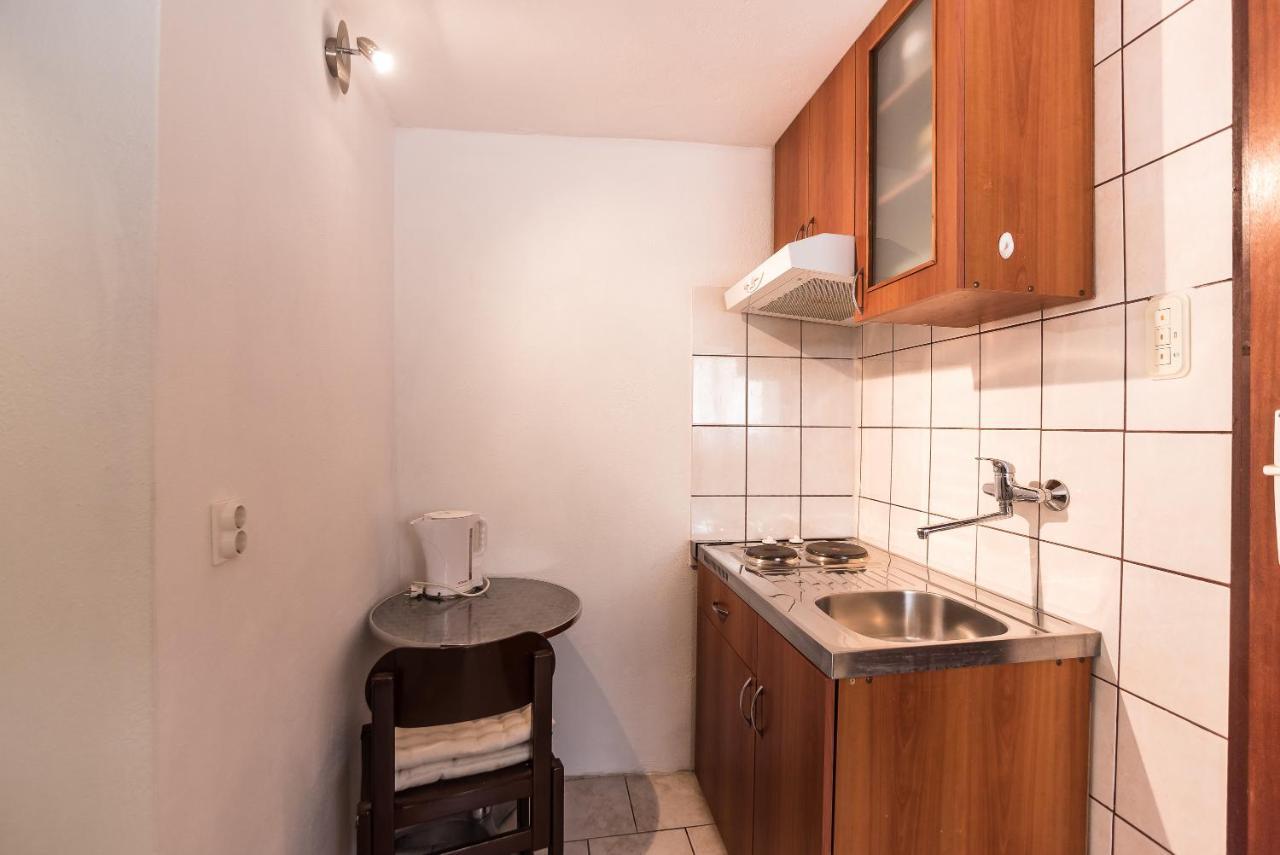 Kiwi Apartments Горни Карин Екстериор снимка